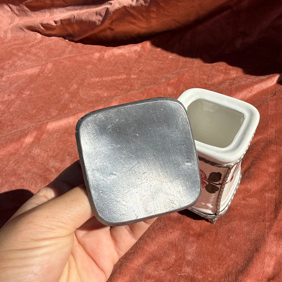 Zuckerdose in Zinngeflecht