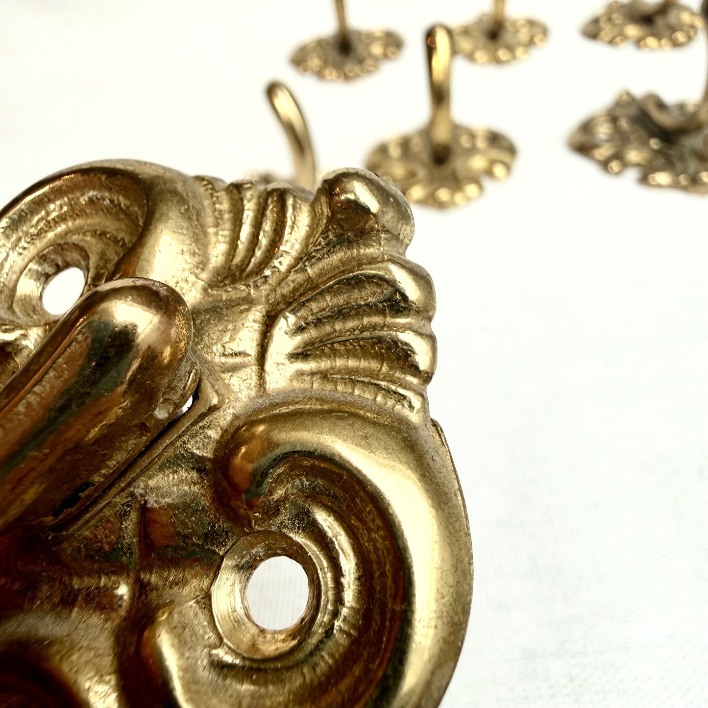 Garderobenhaken Schnörkel gold