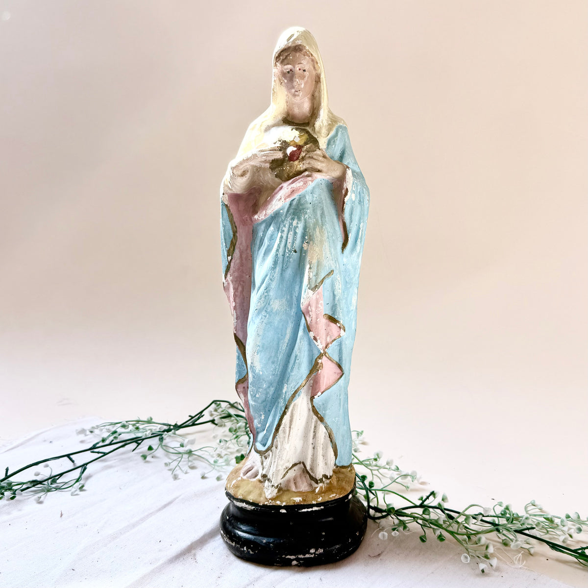 Marienstatue offenes Herz