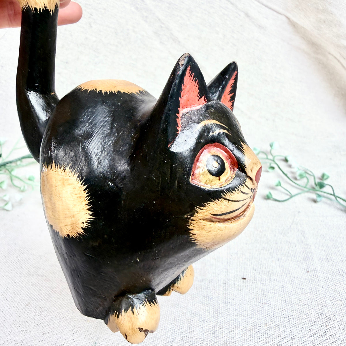Balinesische Holzfigur Katze klein