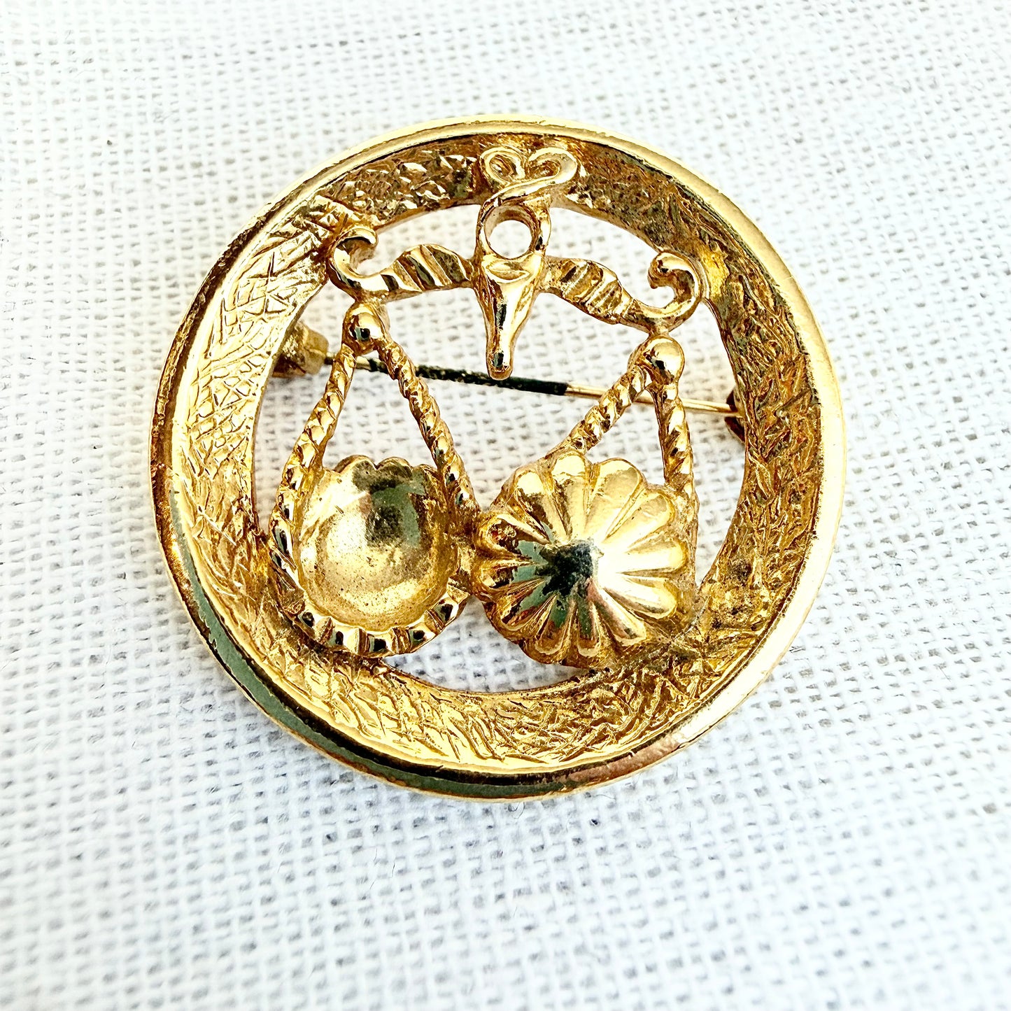 Trifari Sternzeichen Brosche Waage