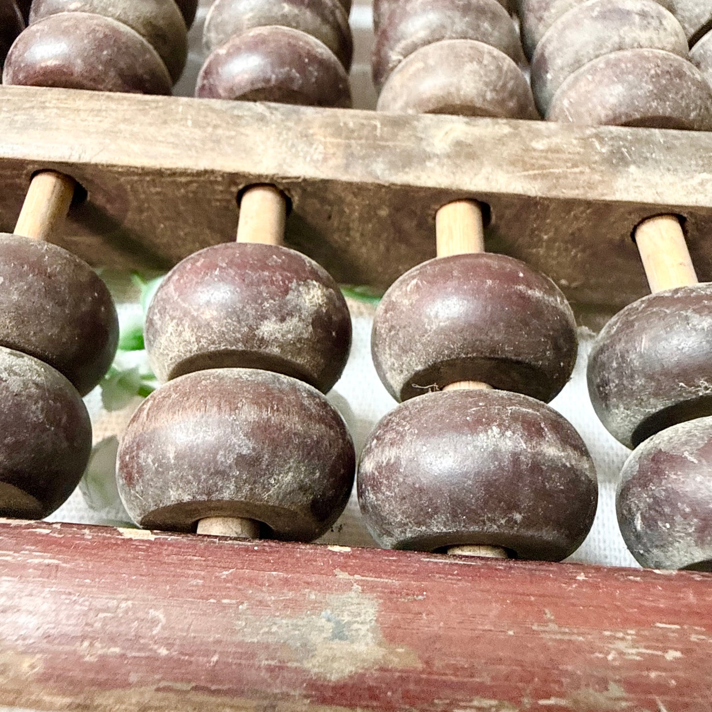 Antiker Rechenschieber aus Holz