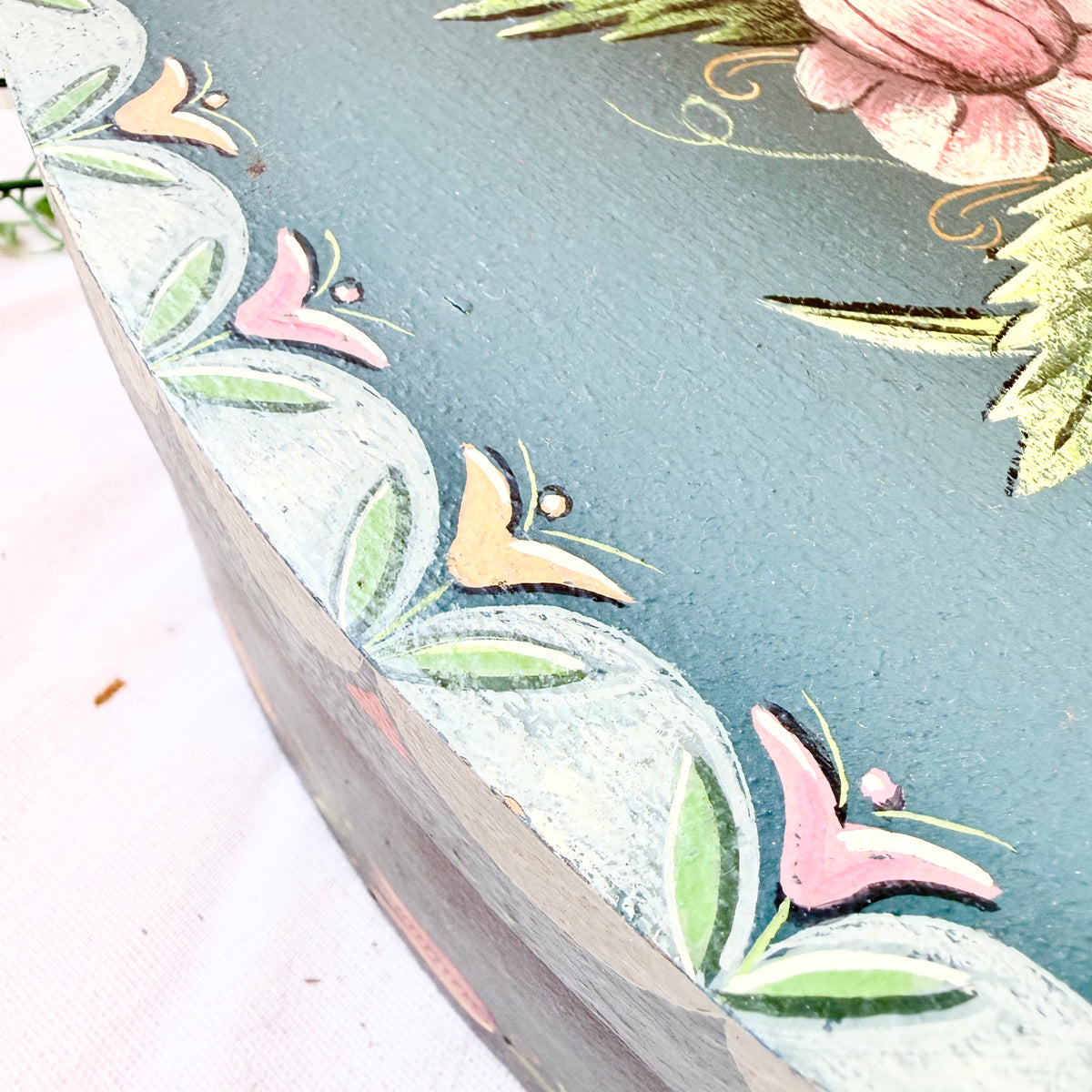 Ovale Holzbox handgemacht