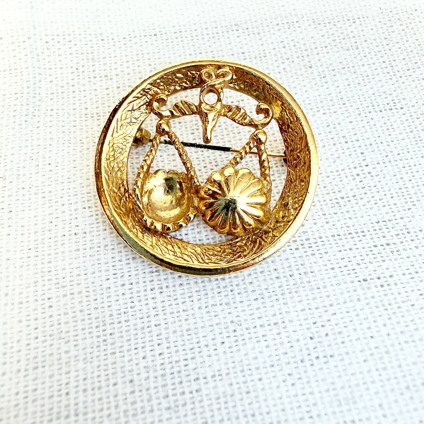 Trifari Sternzeichen Brosche Waage