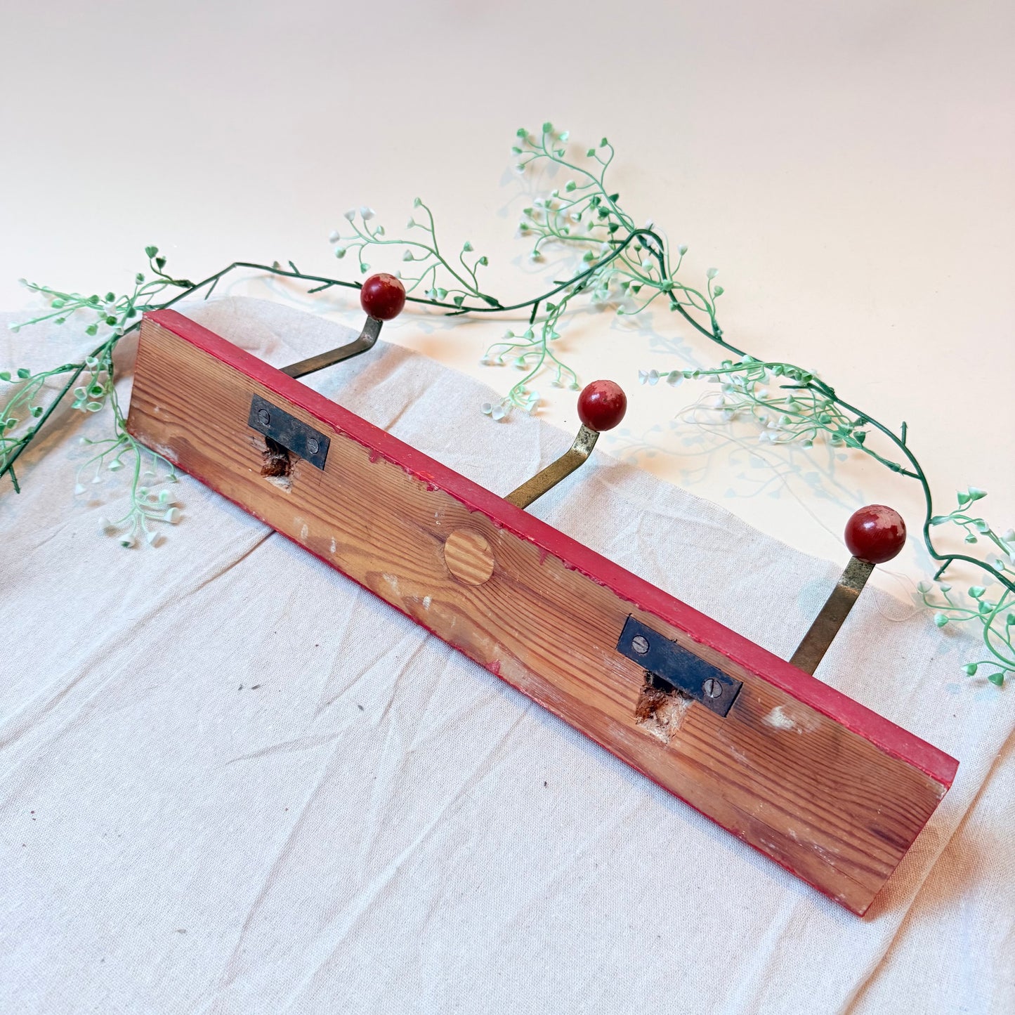 50s Garderobe rot