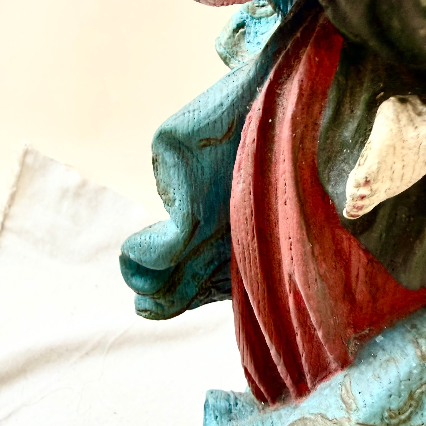 Stein Madonna bemalt