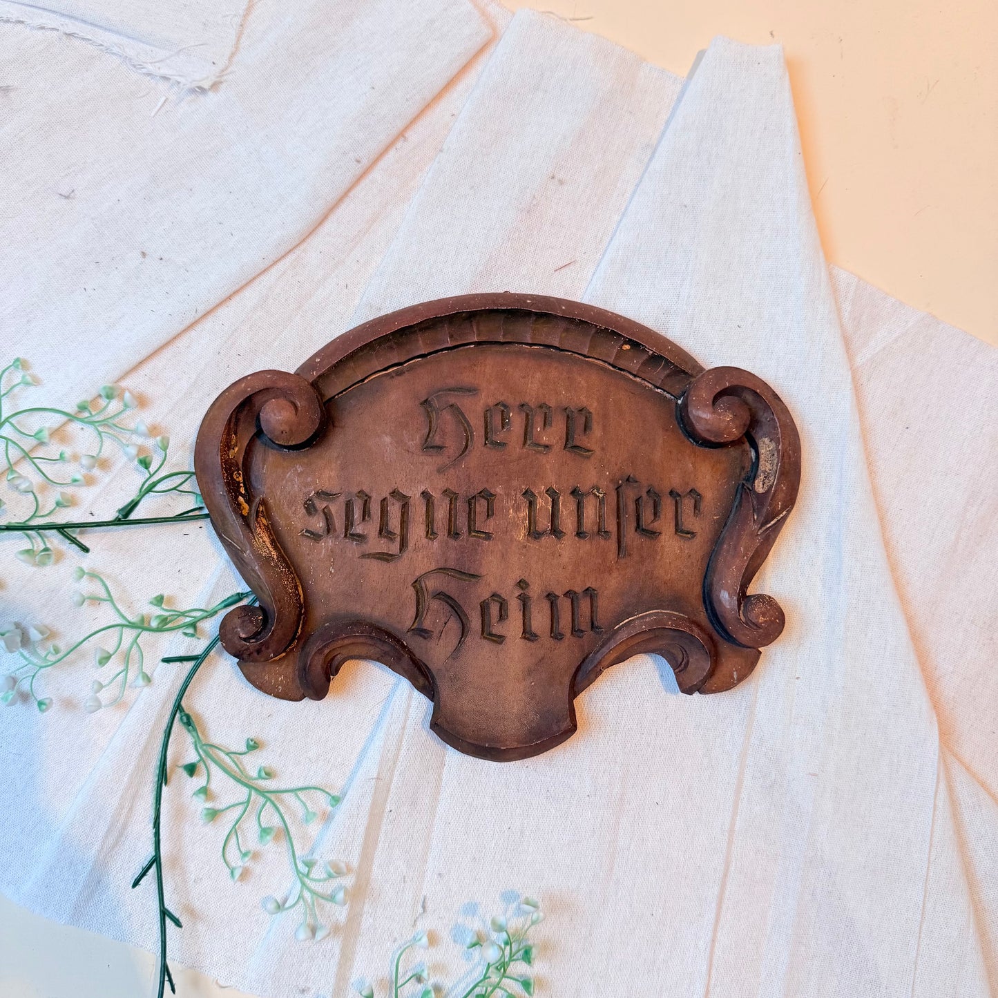 Holzschild „Gott segne unser Heim“