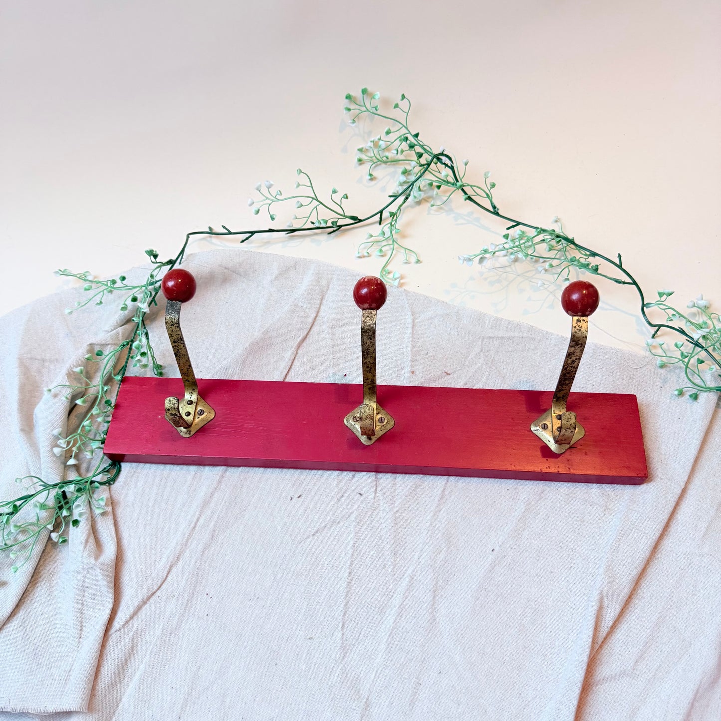 50s Garderobe rot