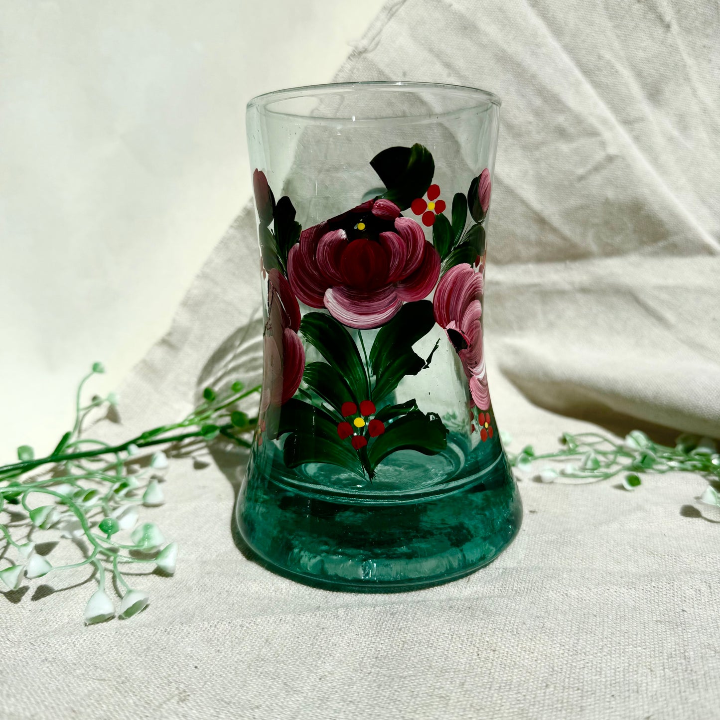 Glaskrug Blumen handbemalt