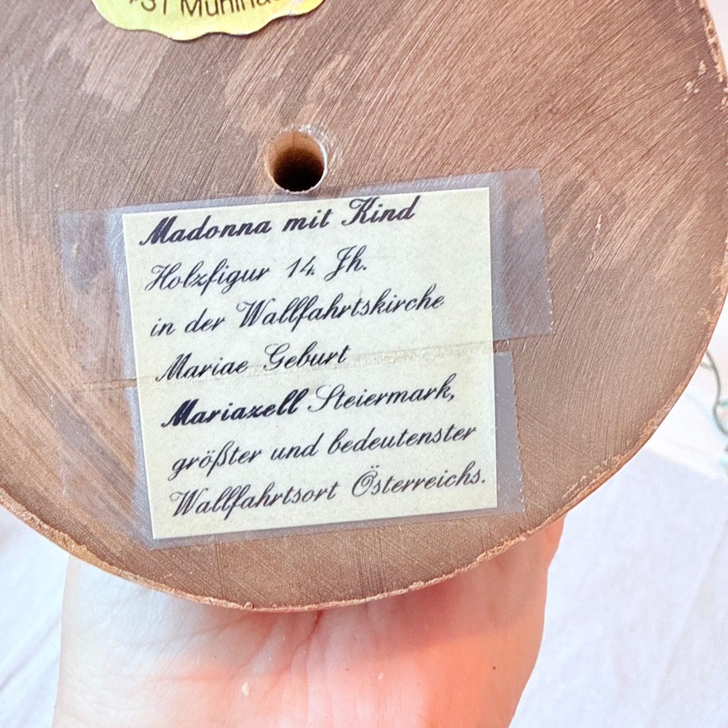 Madonna mit Kind geschnitzt