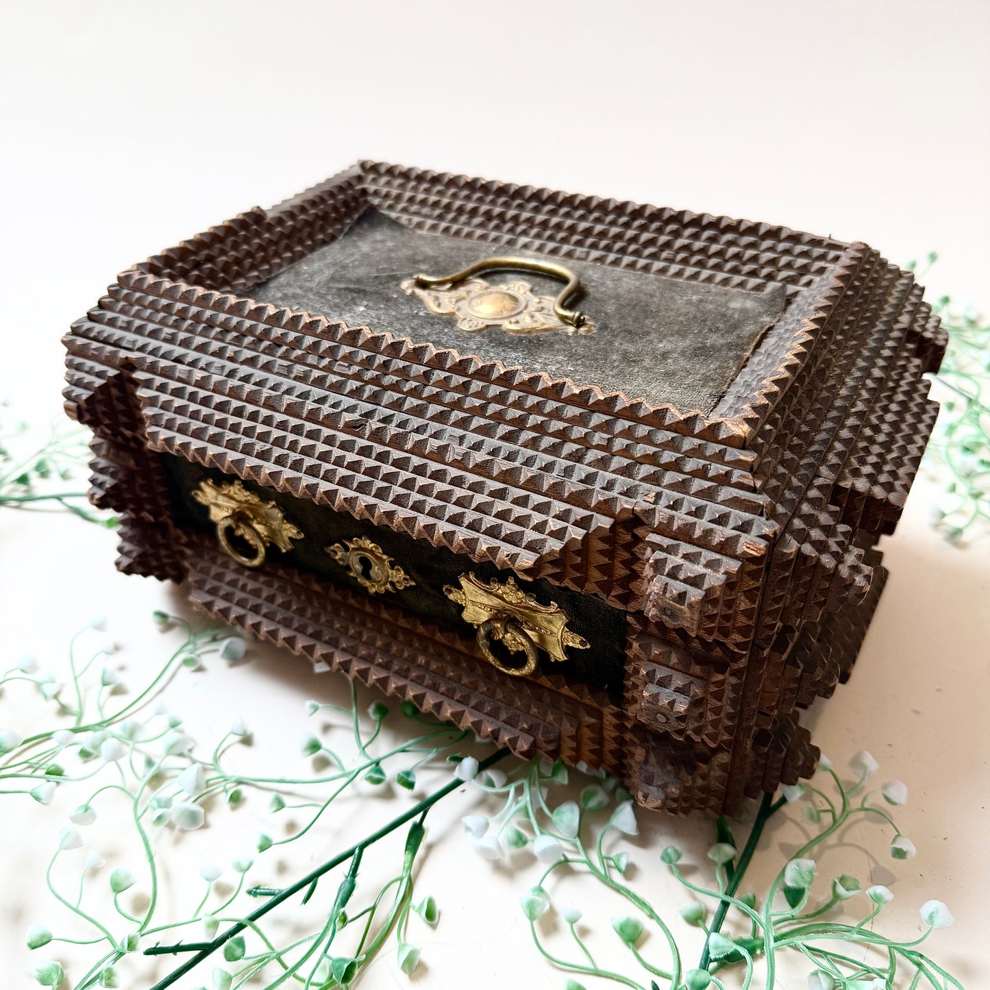 Tramp Art Box Oliv