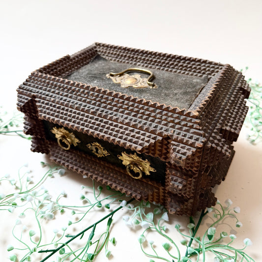 Tramp Art Box Oliv