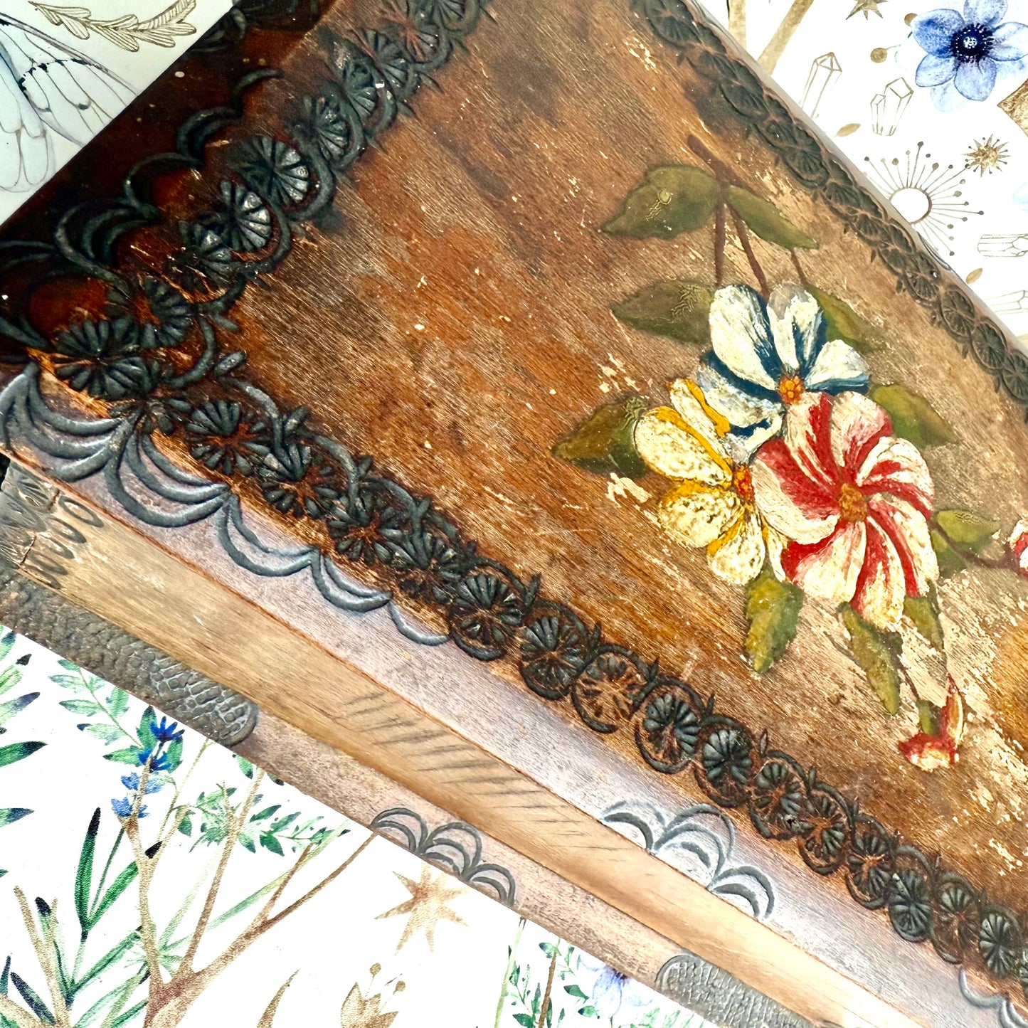 Bemalte Holzbox antik Blumen