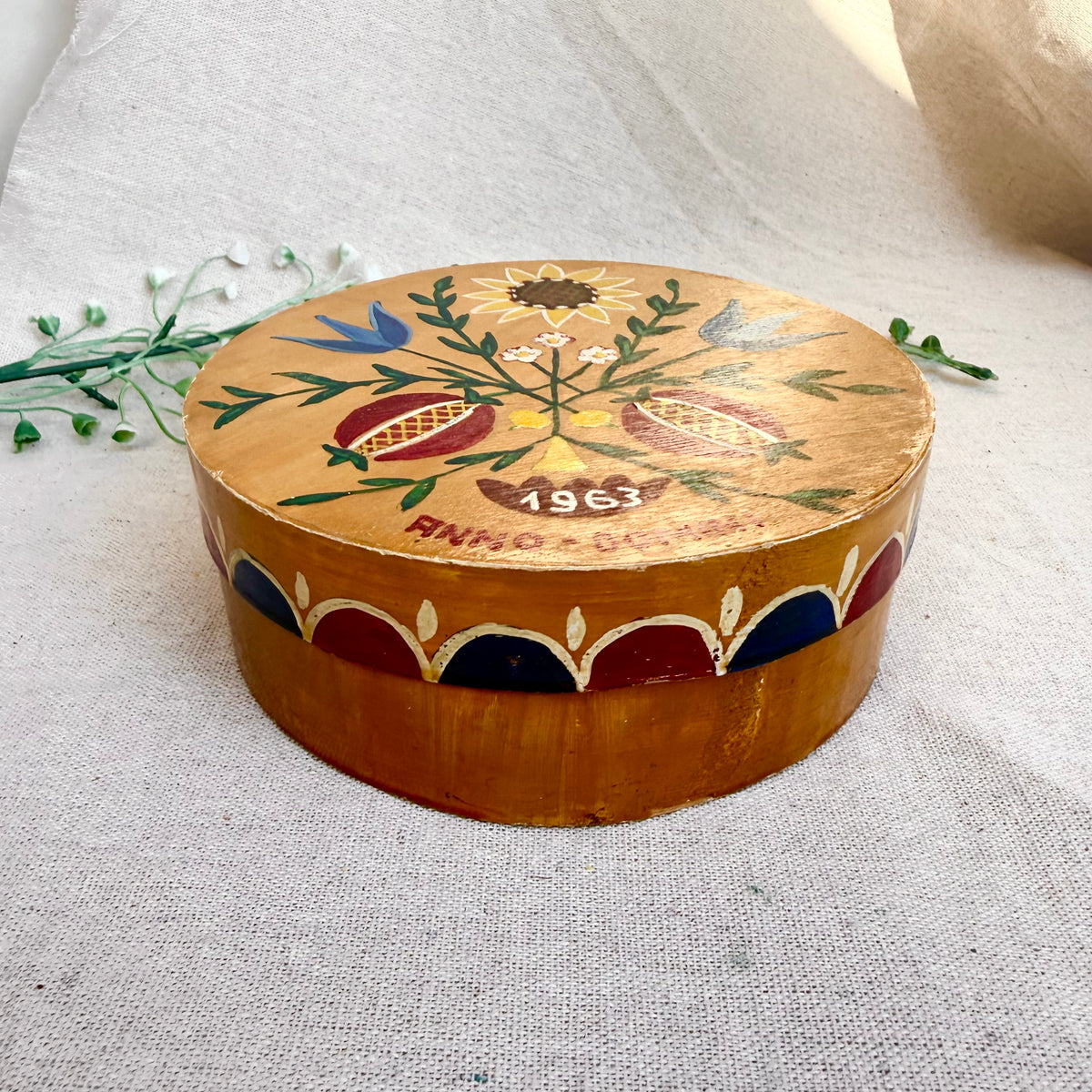 Holzdose handbemalt 1963