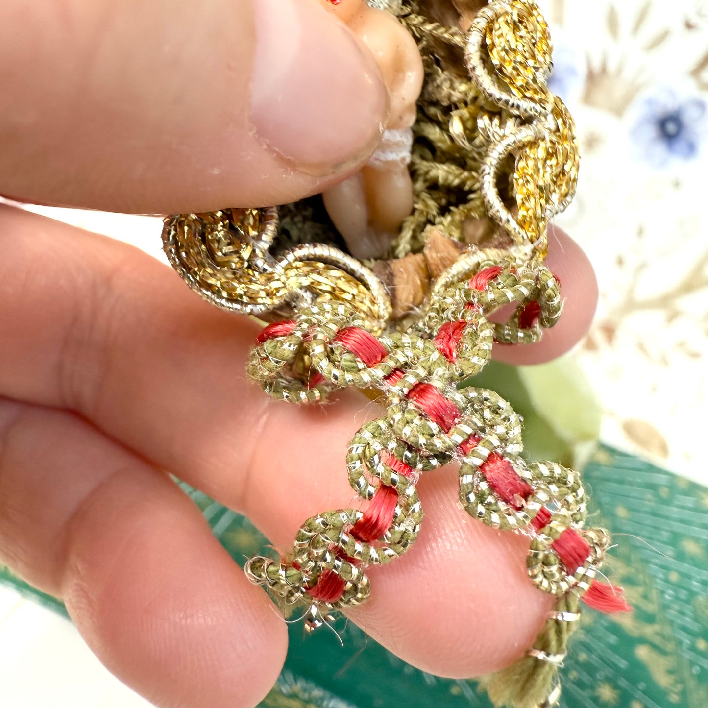 Christkind Wachs in Walnuss