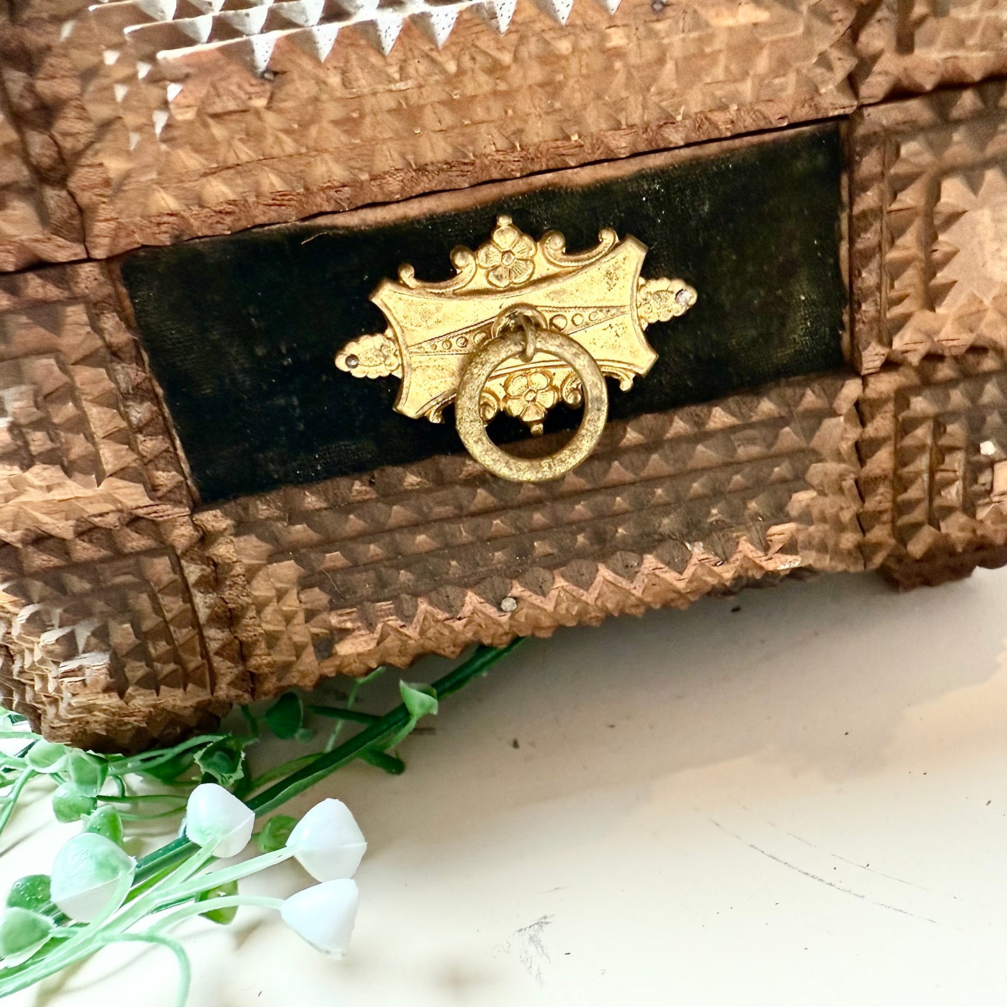 Tramp Art Box Oliv