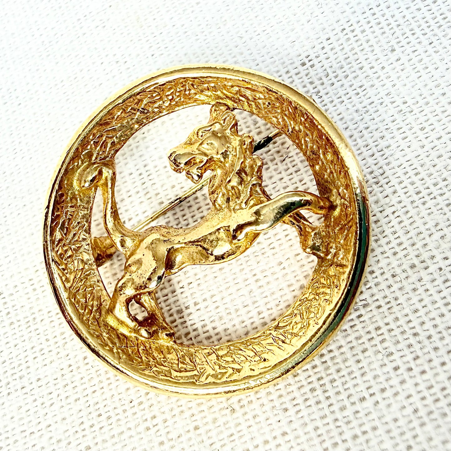 Trifari Sternzeichen Brosche Löwe