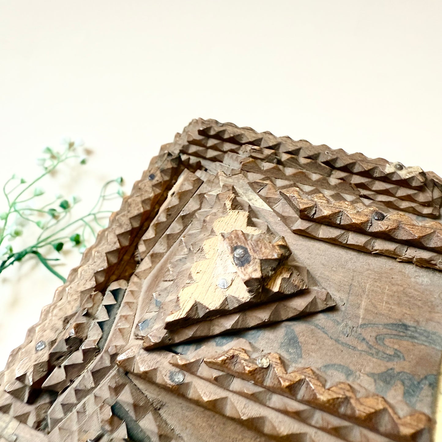 Tramp Art Box Schrift