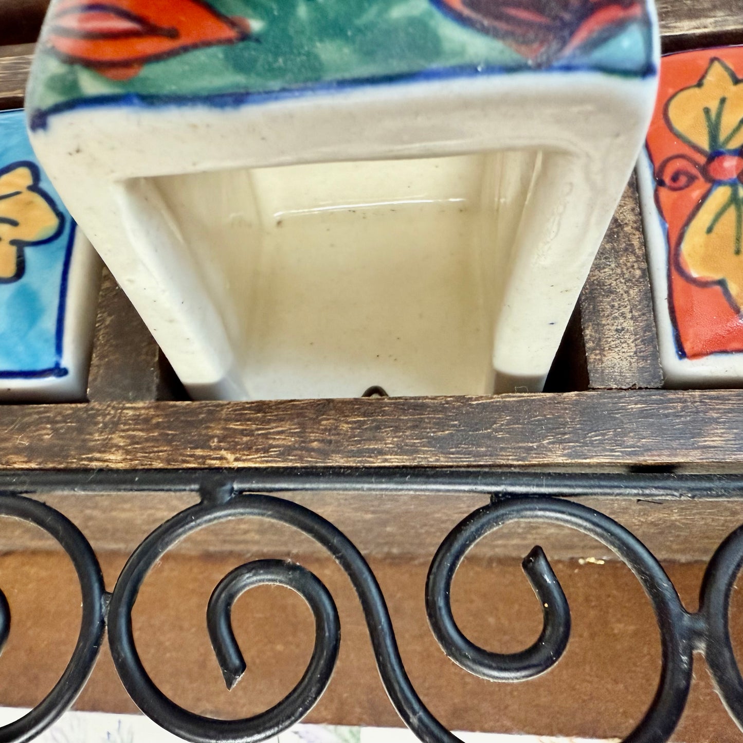 Regal mit bunten Schubläden