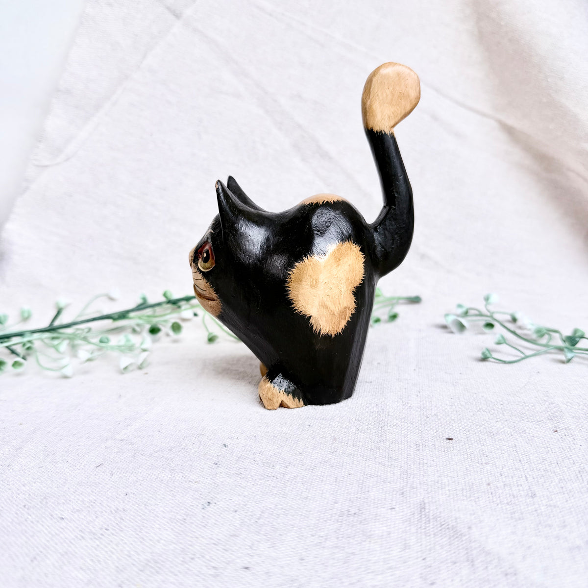 Balinesische Holzfigur Katze klein
