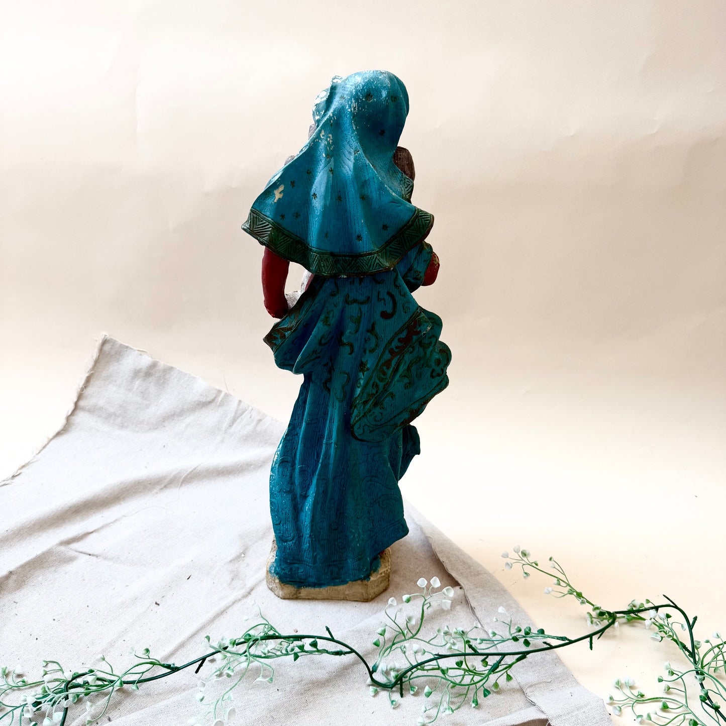 Stein Madonna bemalt