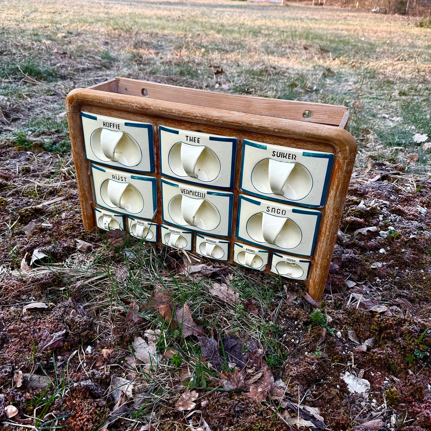 Gewürzregal 1930er Jahre