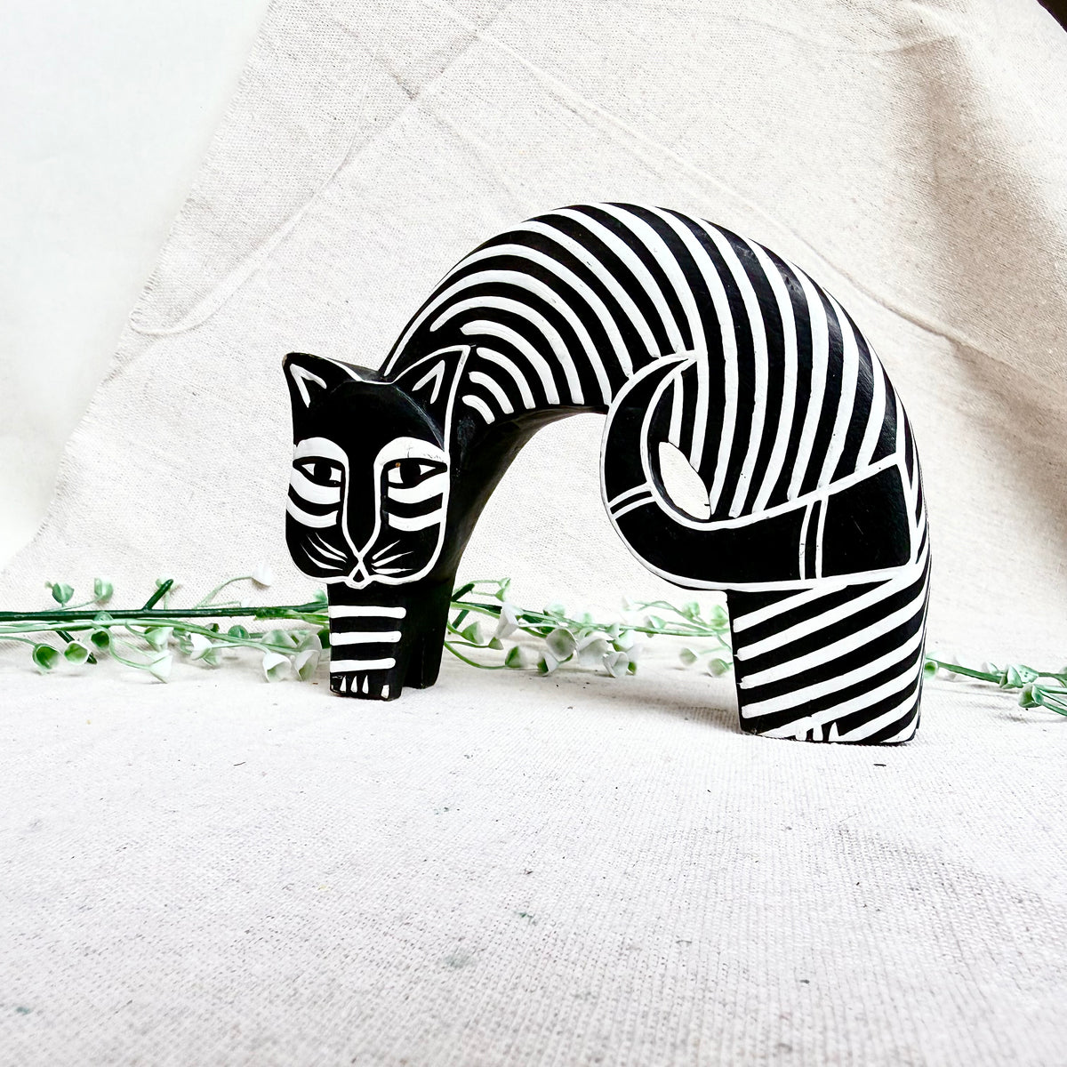 Balinesische Holzfigur Katze Bogen