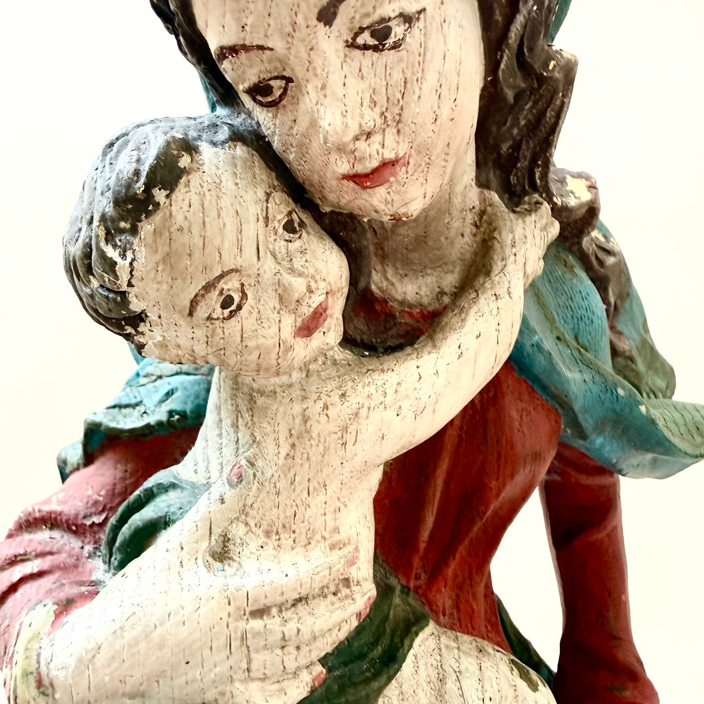 Stein Madonna bemalt