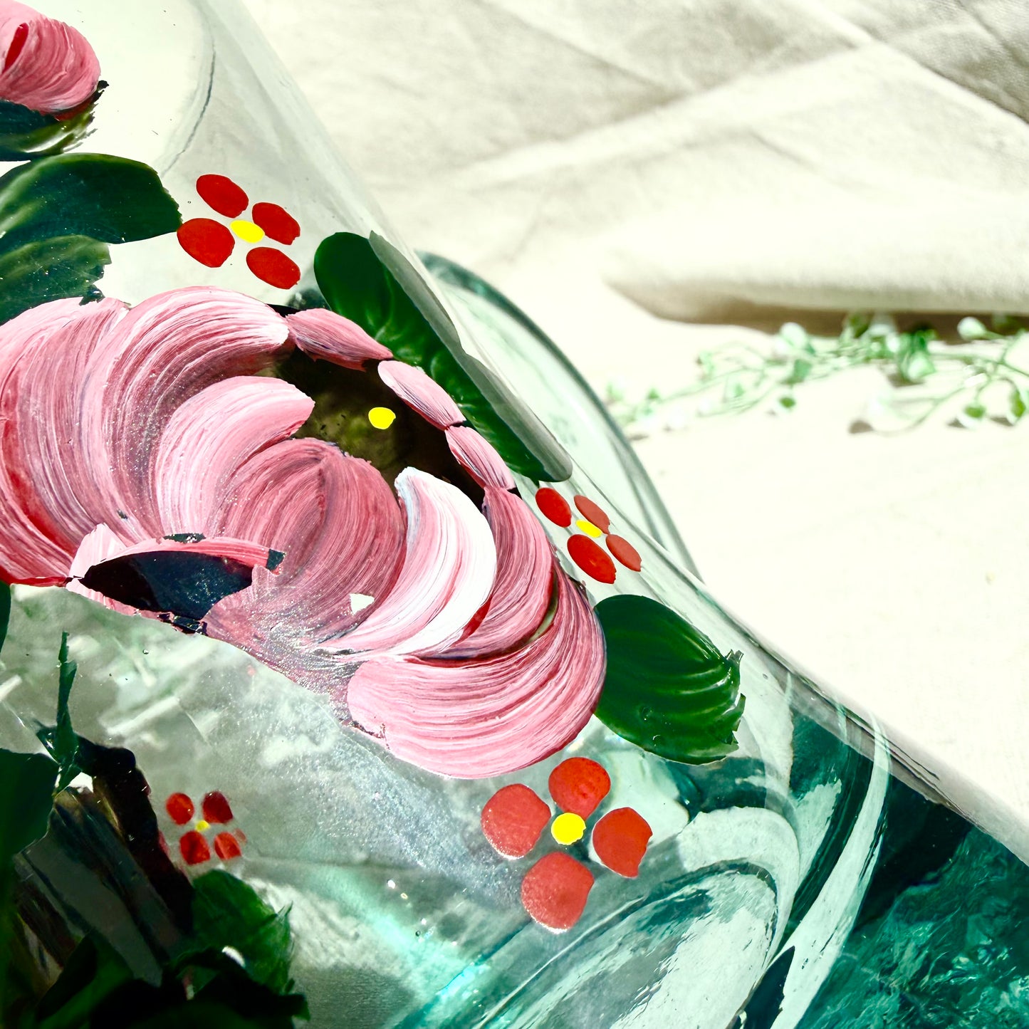 Glaskrug Blumen handbemalt