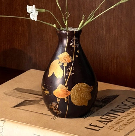 Asiatische Lackvase Fische