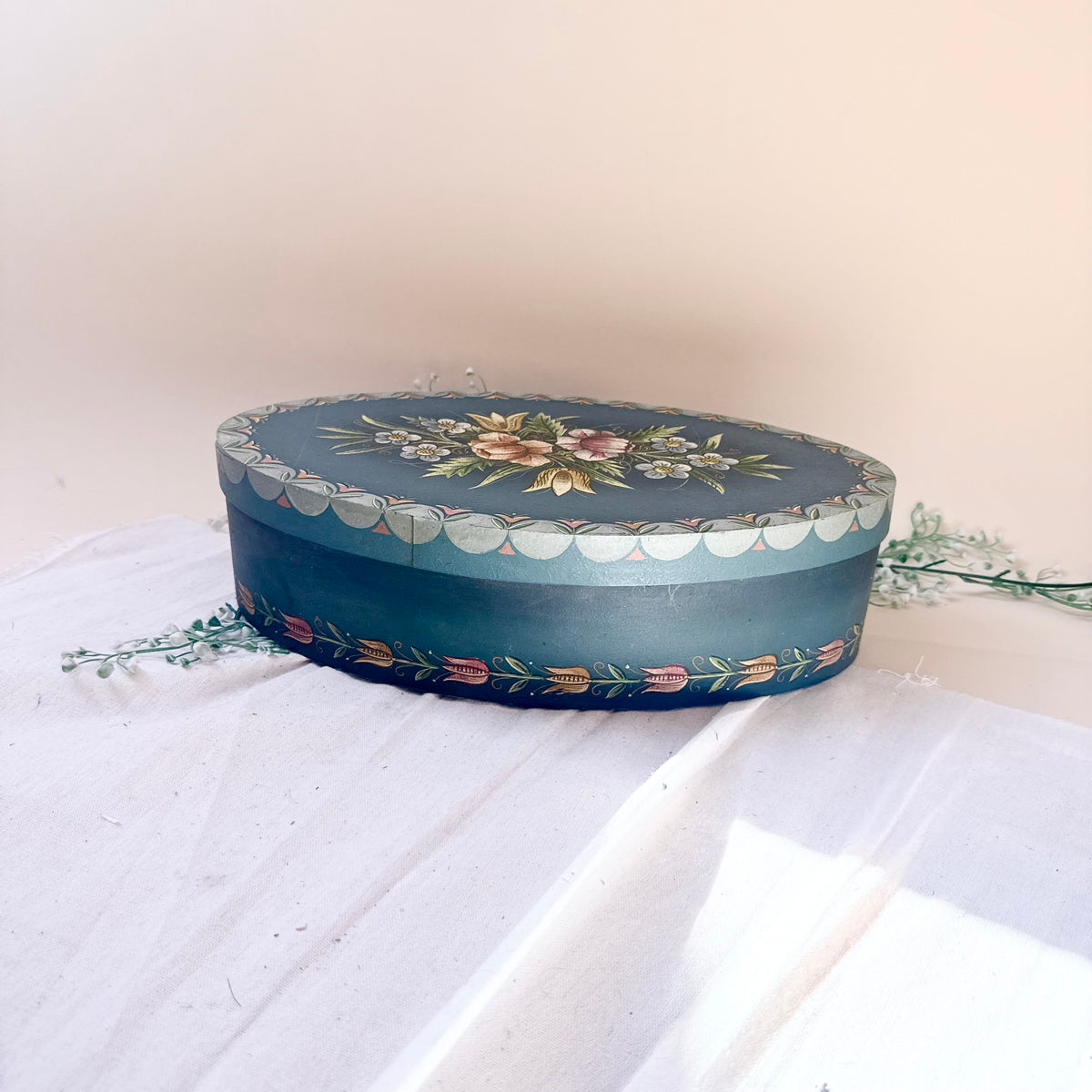 Ovale Holzbox handgemacht