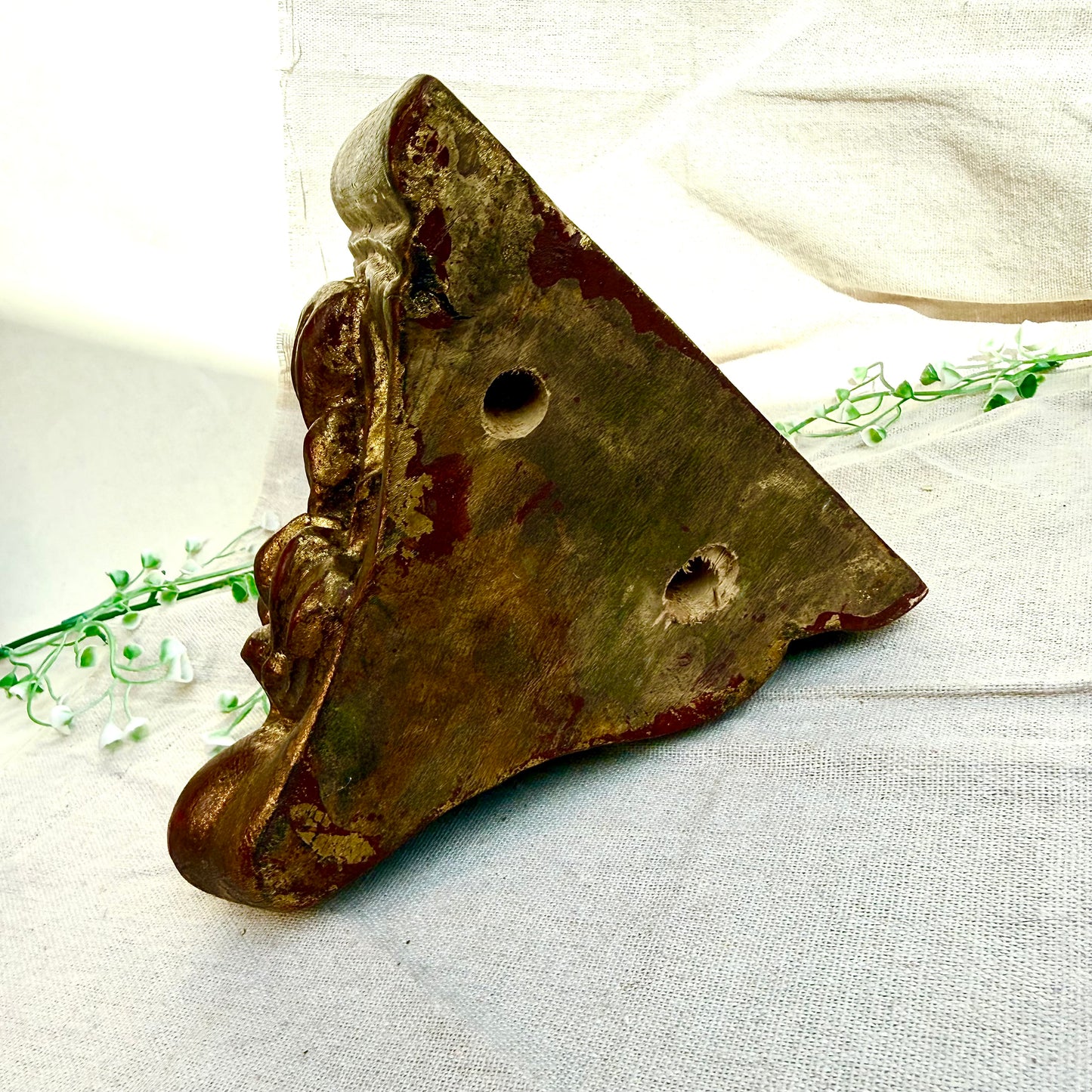 Wandkonsole geschnitzt gold