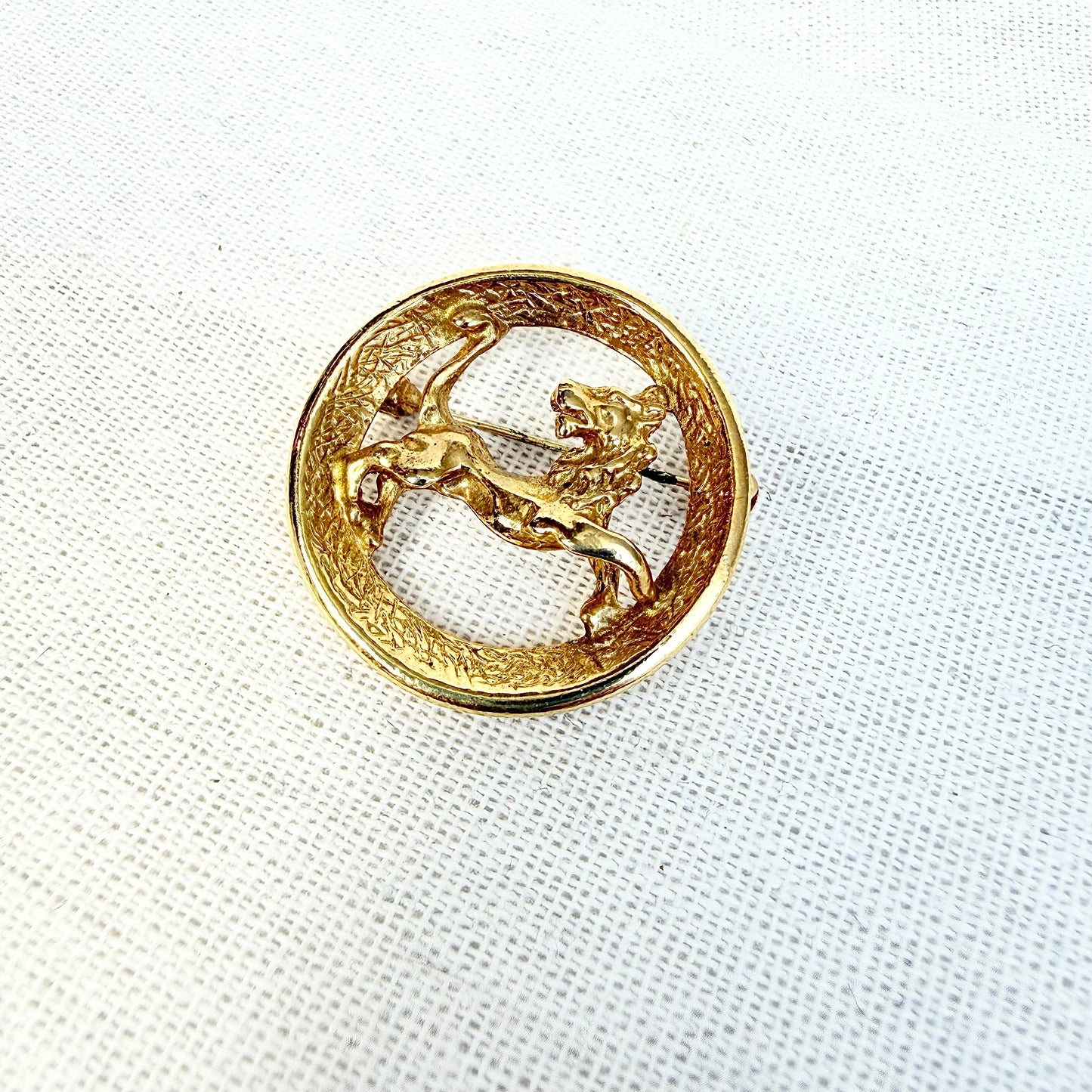 Trifari Sternzeichen Brosche Löwe