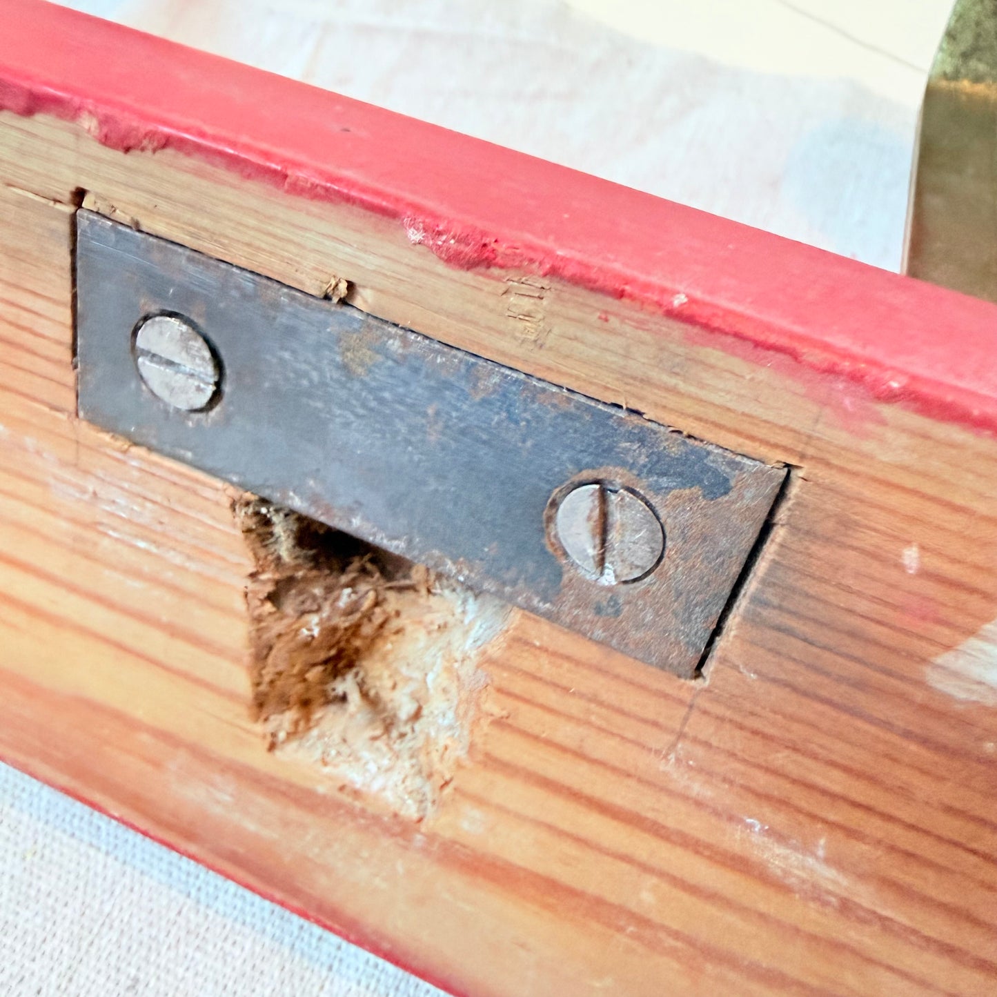 50s Garderobe rot
