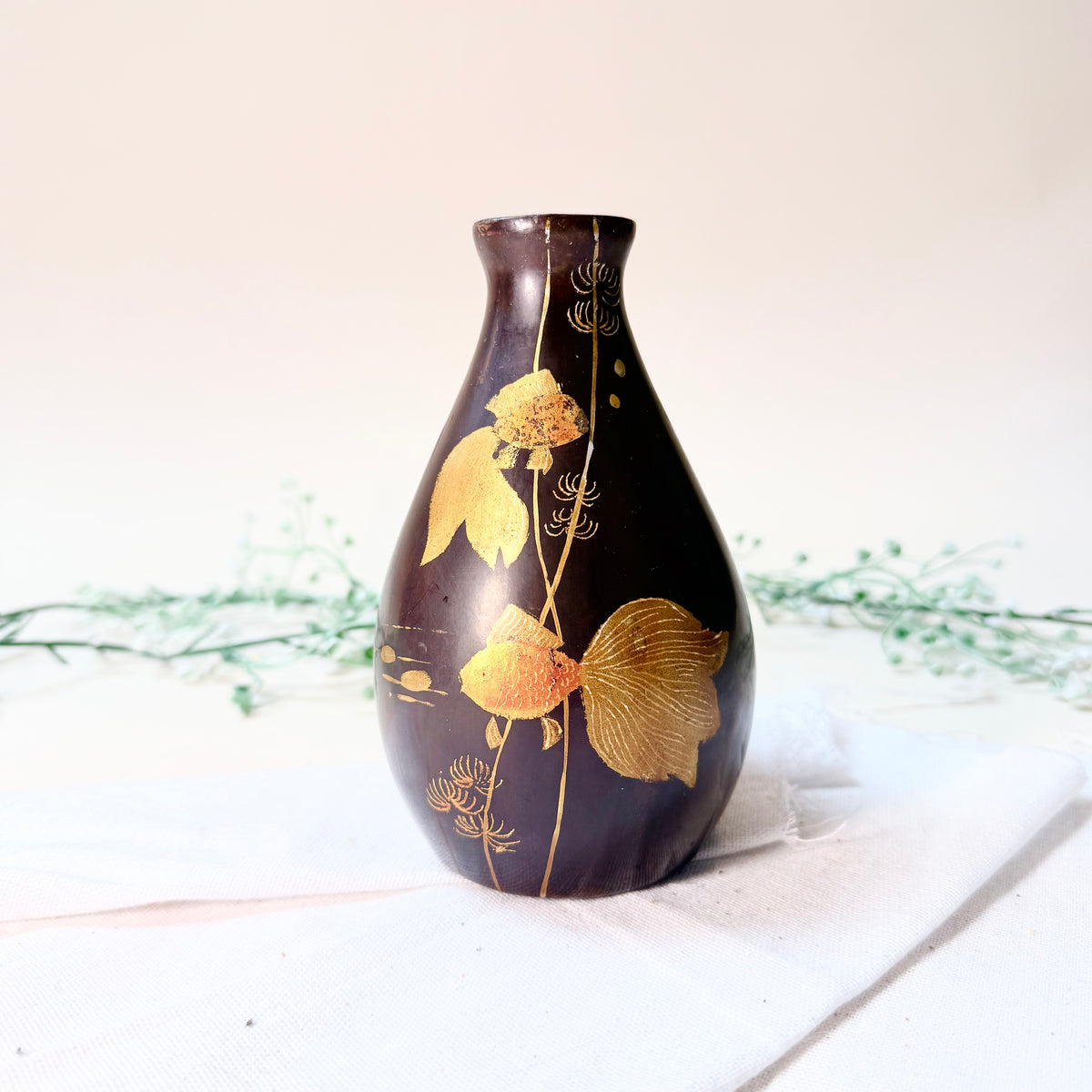 Asiatische Lackvase Fische