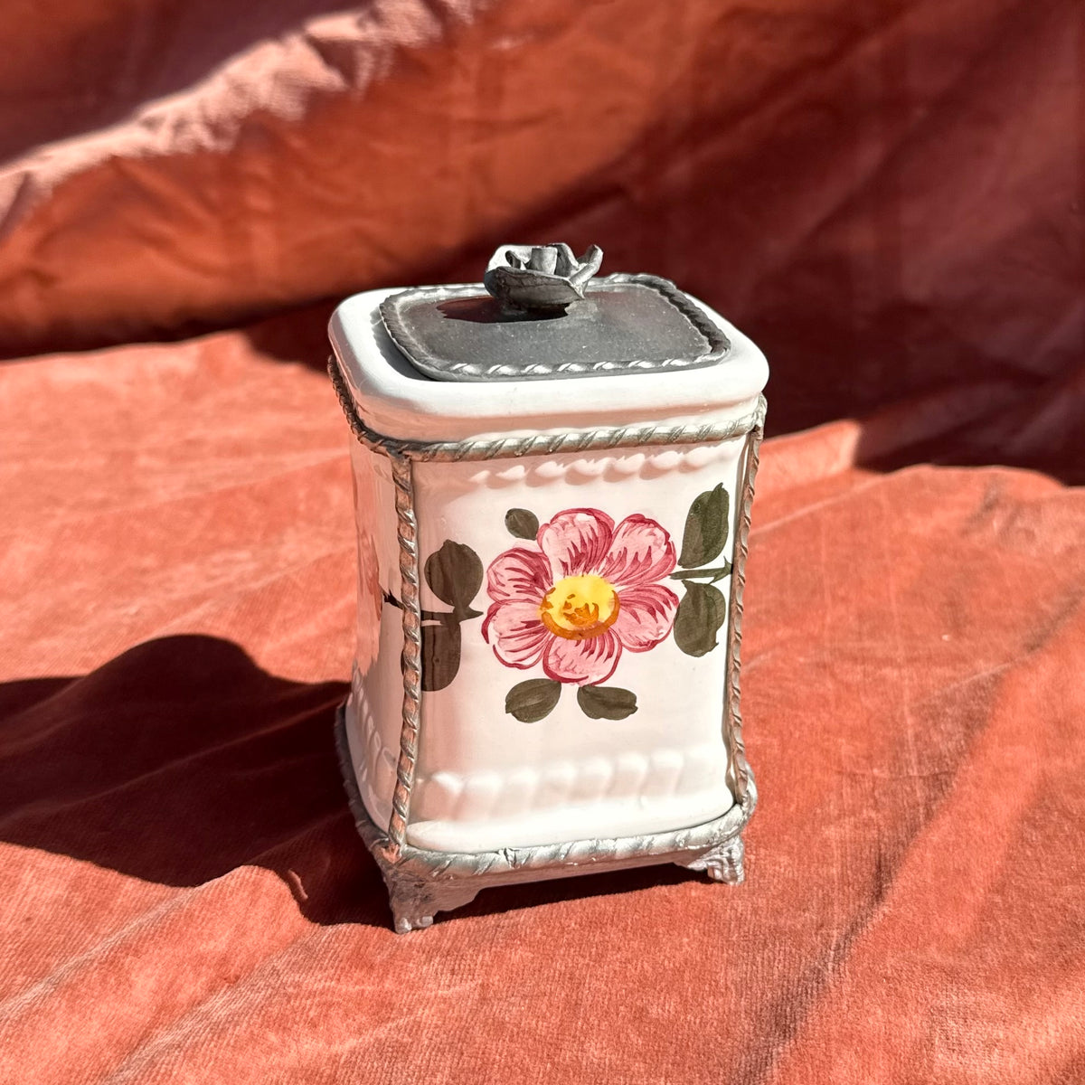 Zuckerdose in Zinngeflecht