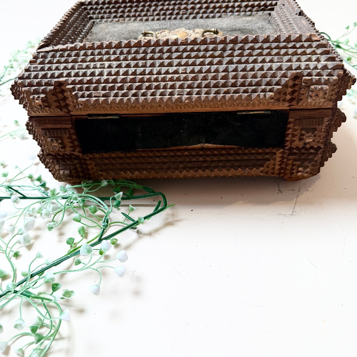 Tramp Art Box Oliv