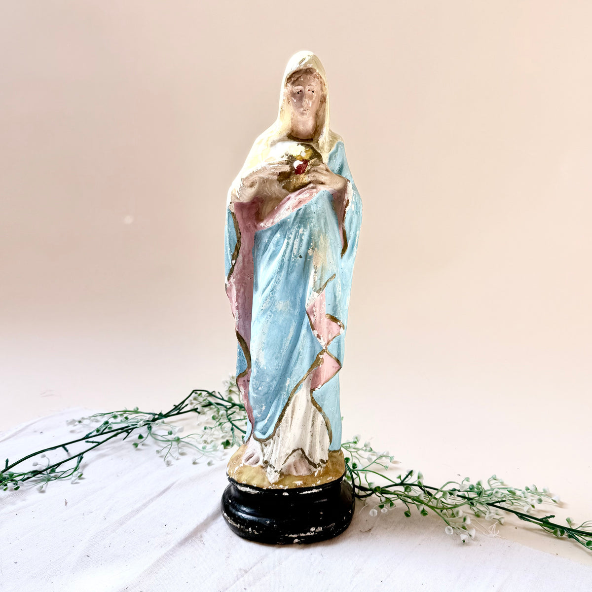Marienstatue offenes Herz