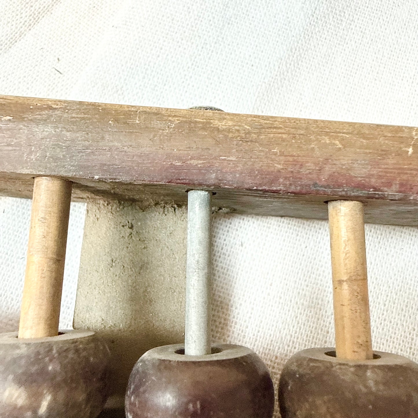 Antiker Rechenschieber aus Holz