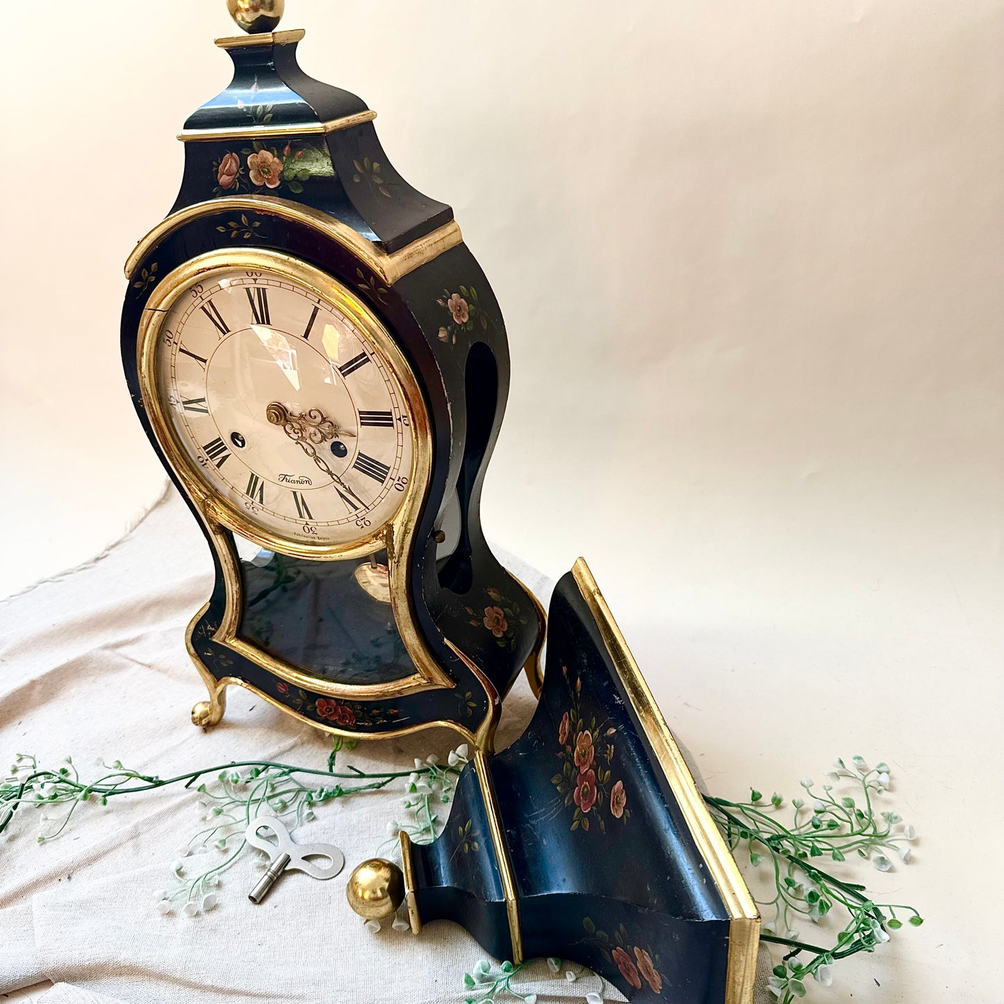 Uhr mit Wandkonsole