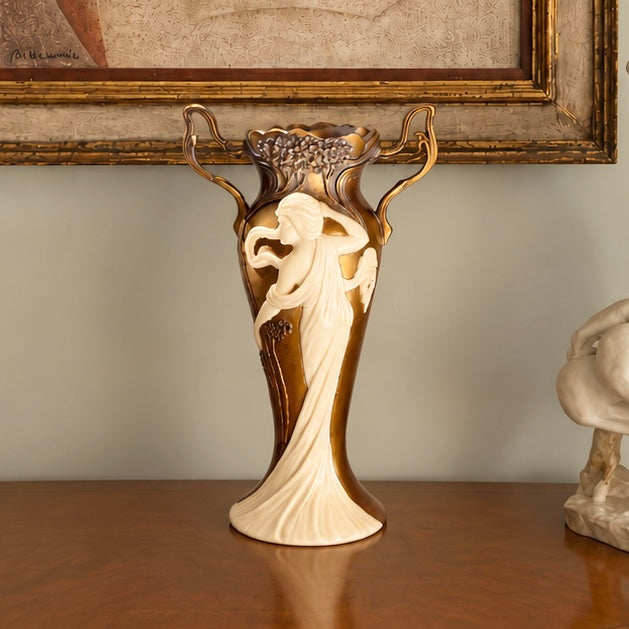 Goldene Vase im Jugendstil