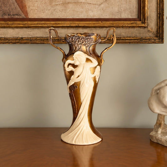 Goldene Vase im Jugendstil