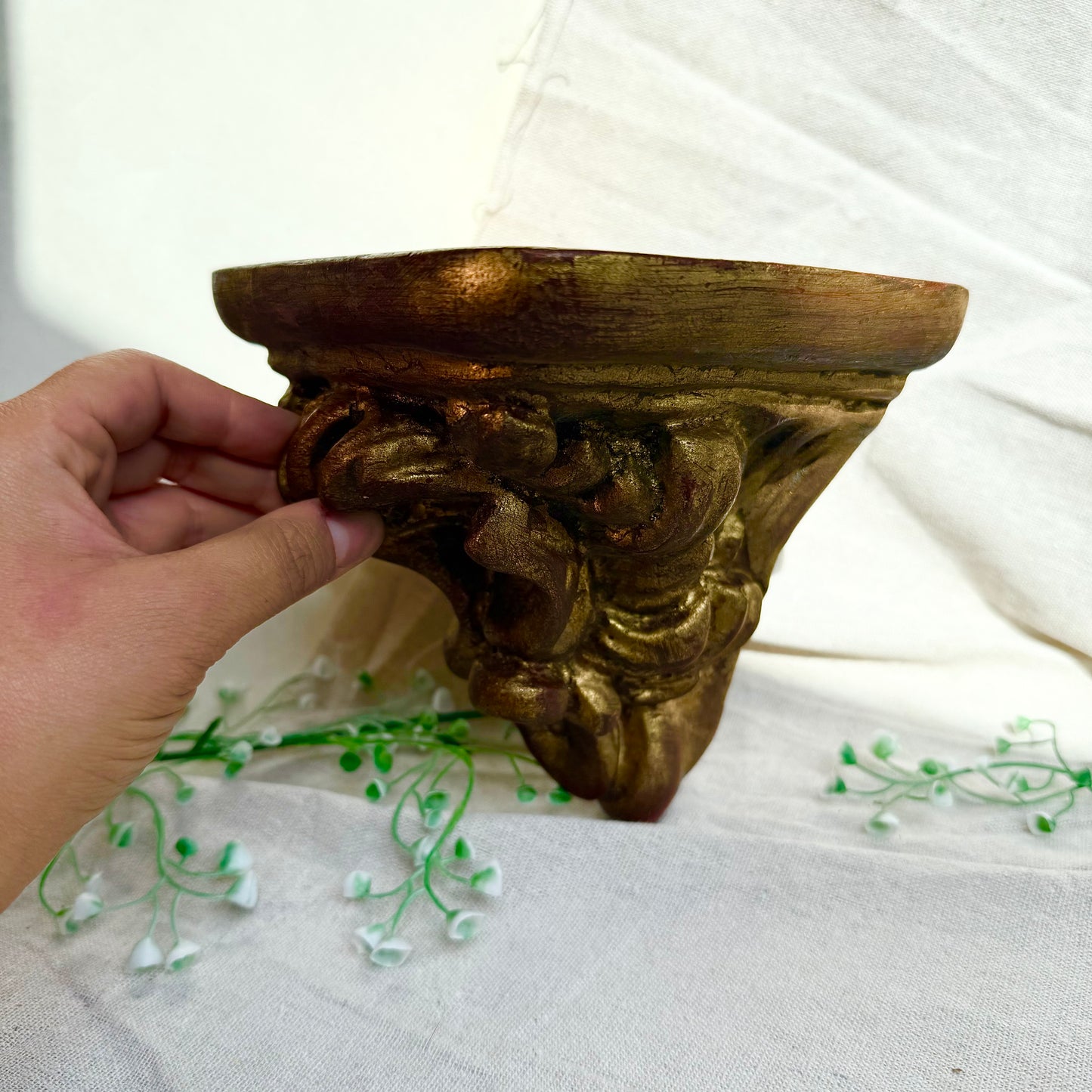 Wandkonsole geschnitzt gold