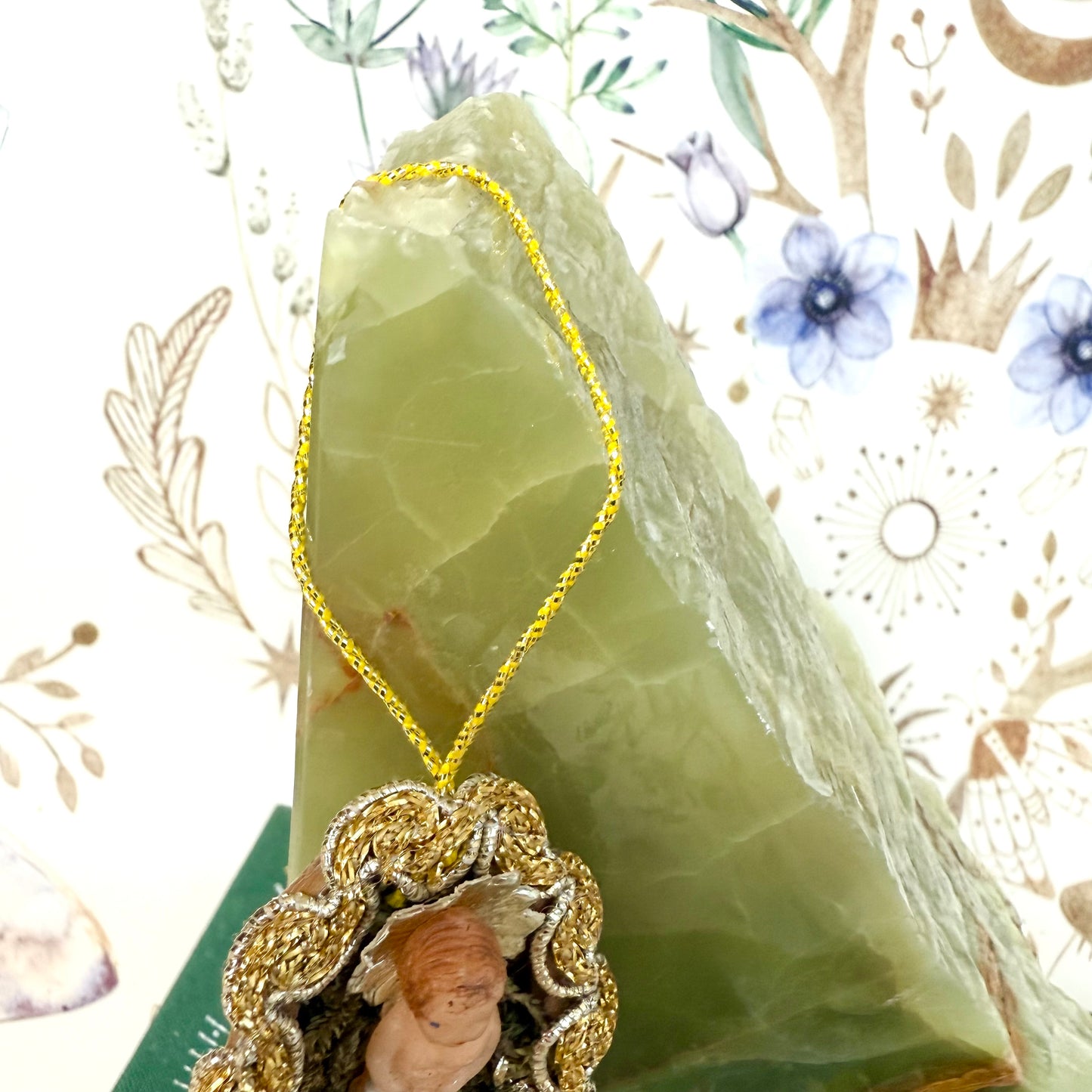 Christkind Wachs in Walnuss