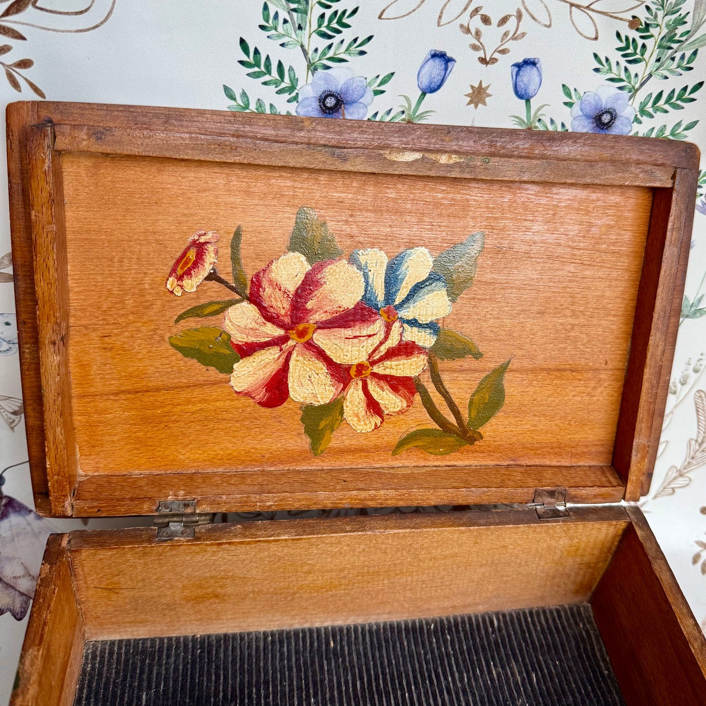 Bemalte Holzbox antik Blumen