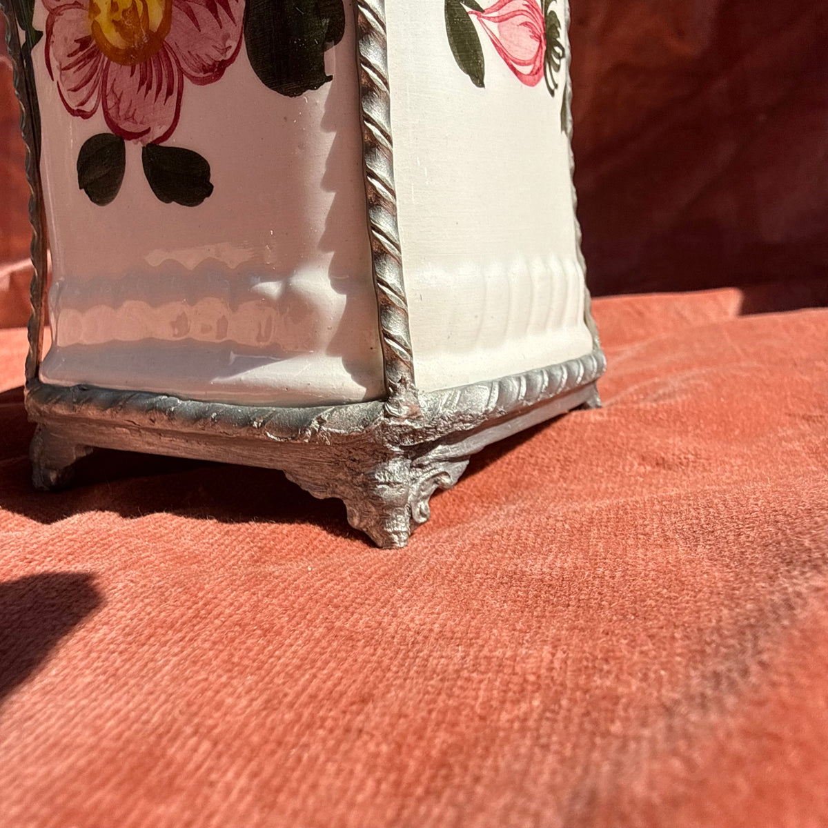 Zuckerdose in Zinngeflecht