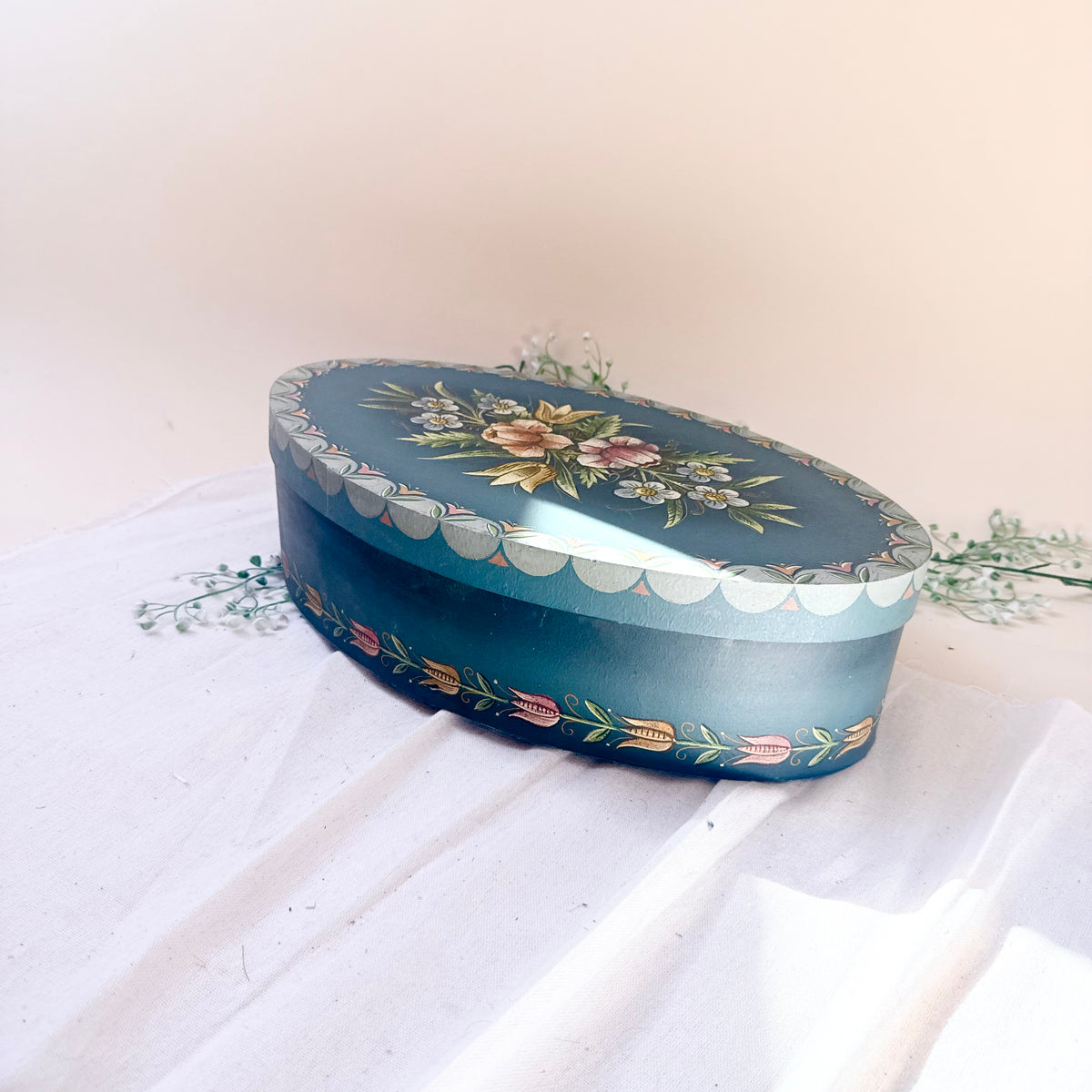 Ovale Holzbox handgemacht