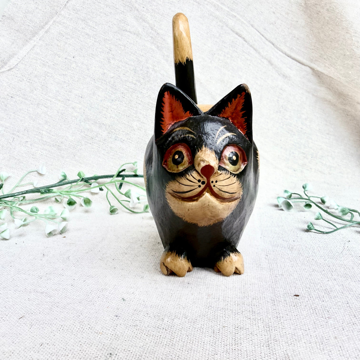 Balinesische Holzfigur Katze klein