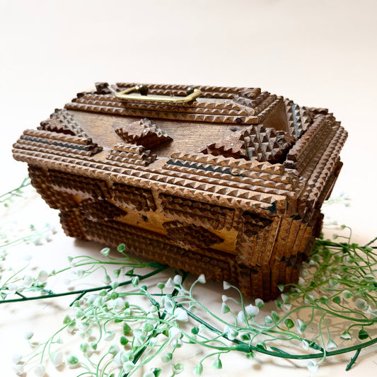 Tramp Art Box Schrift