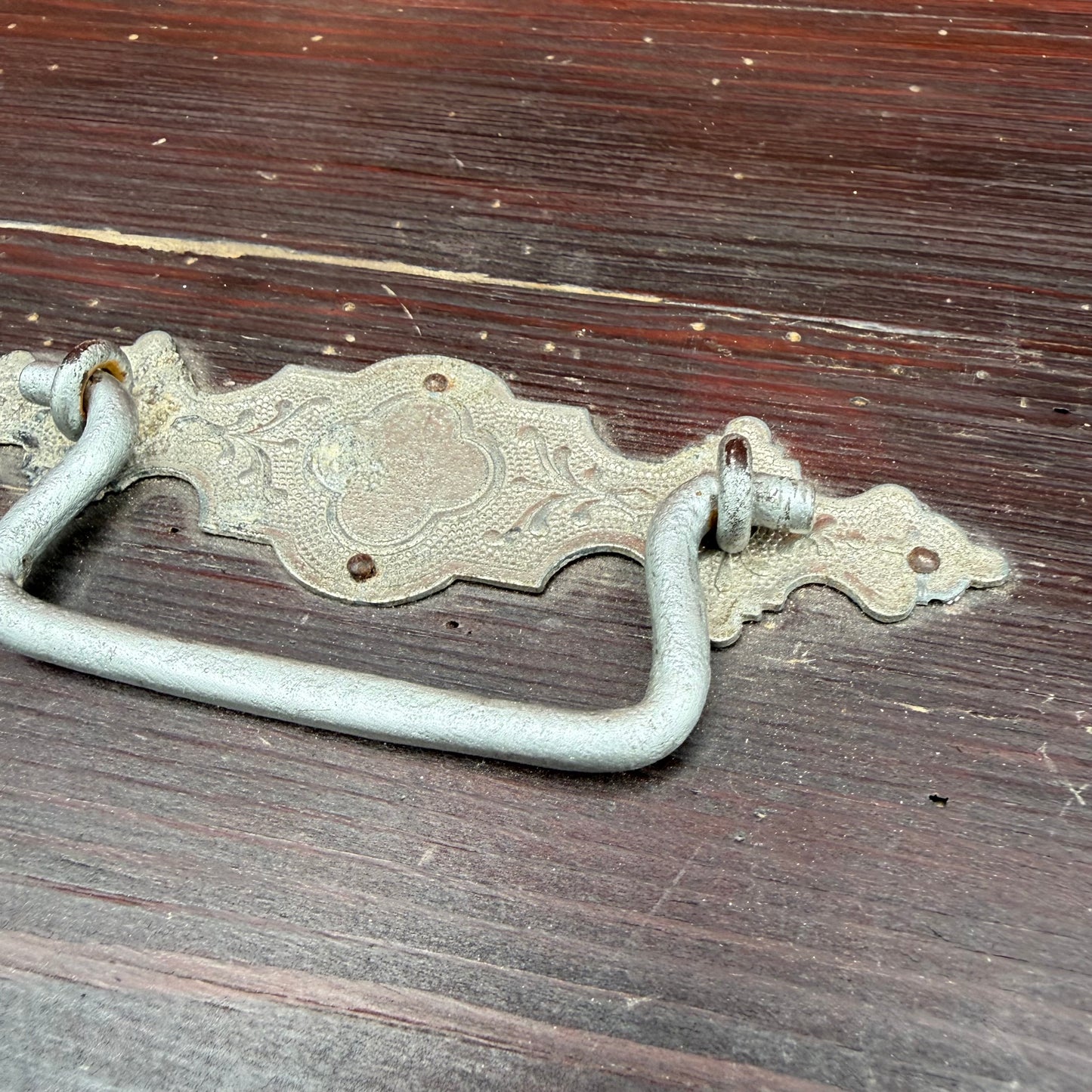 Holztruhe mit Schlüssel
